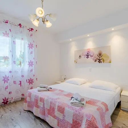 2842f Apartment