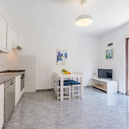 Apartment 2842f Sutivan