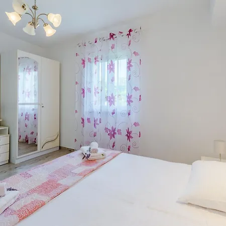 Apartment 2842f